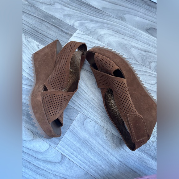 NWOB Pedro Garcia 6.5 Suede Women's Brown Wedges - Picture 6 of 6